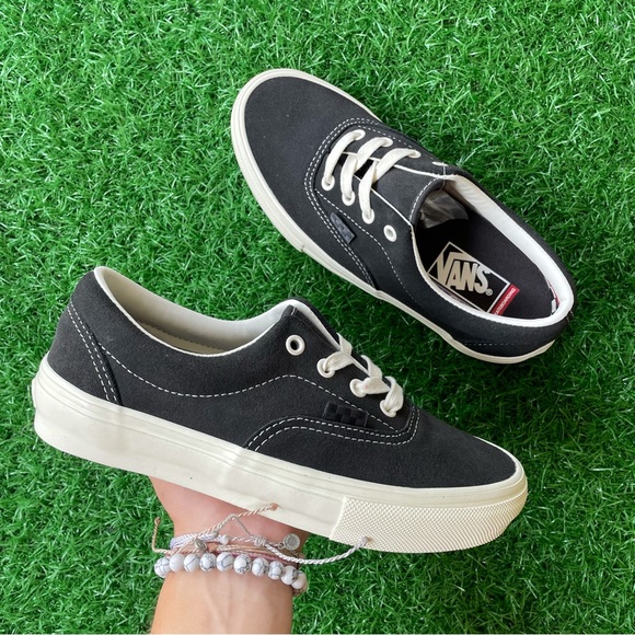 Vans Shoes - Vans Skate Era Raven/ Marshmallow